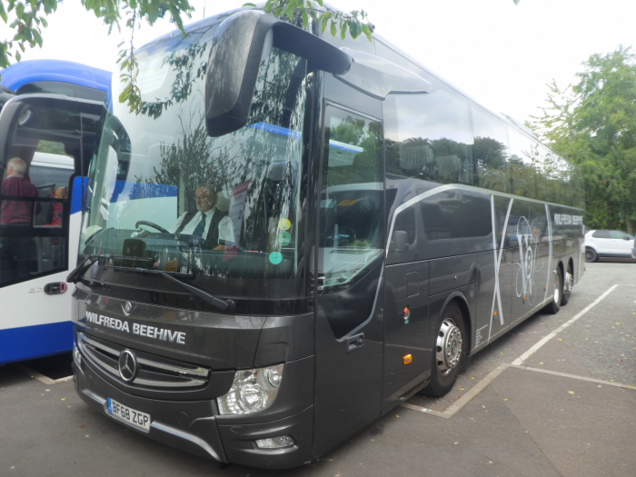 WILFREDA BEEHIVE Coaches of Doncaster (BF68 ZGP) @ M42S Hopwood Services