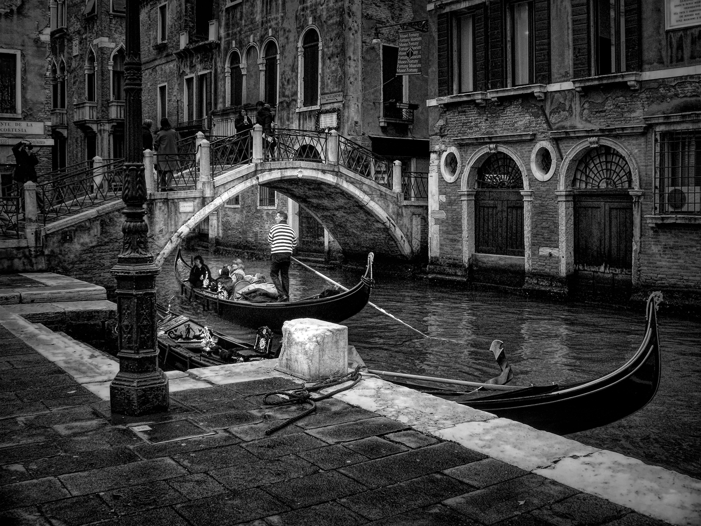 Gondola ride (mono)