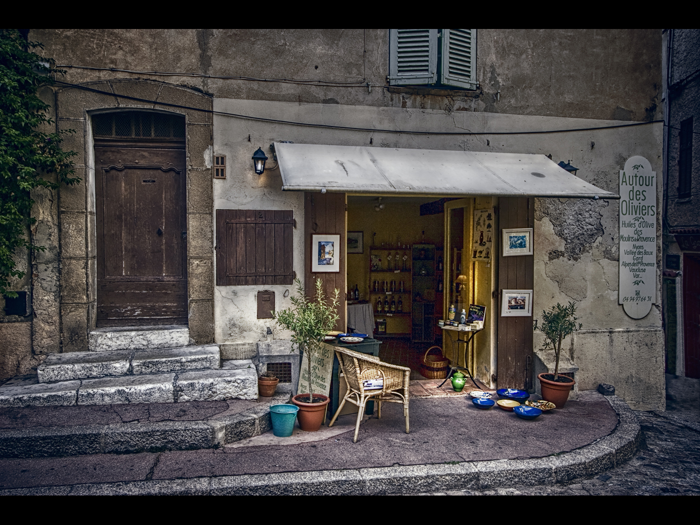 Corner Shop-St Tropez