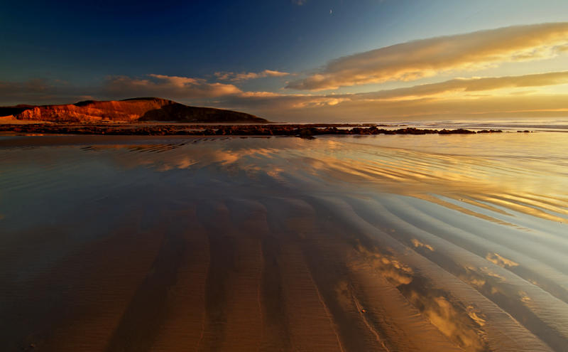 Winter setting sun at Dunraven Bay