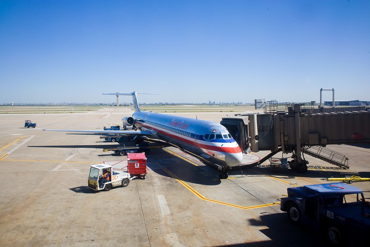 American Airlines McDonnell Douglas MD-82 (DC-9-82) N482AA at Dallas/Fort Worth International Airport