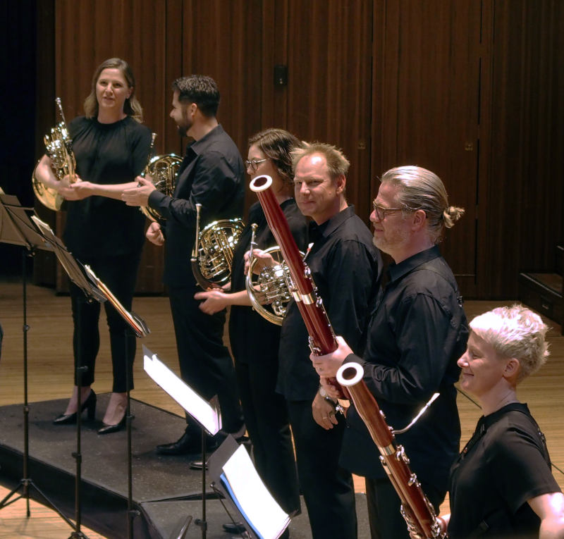 Four horns, two bassoons