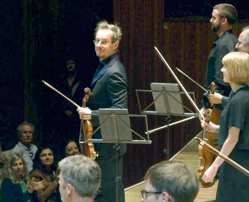 Applause for Richard Tognetti and the Australian Chamber Orchestra