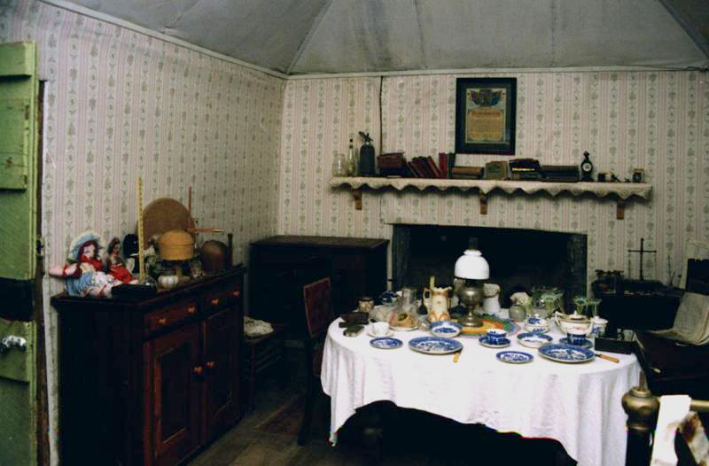 Restored  boarding-house parlour