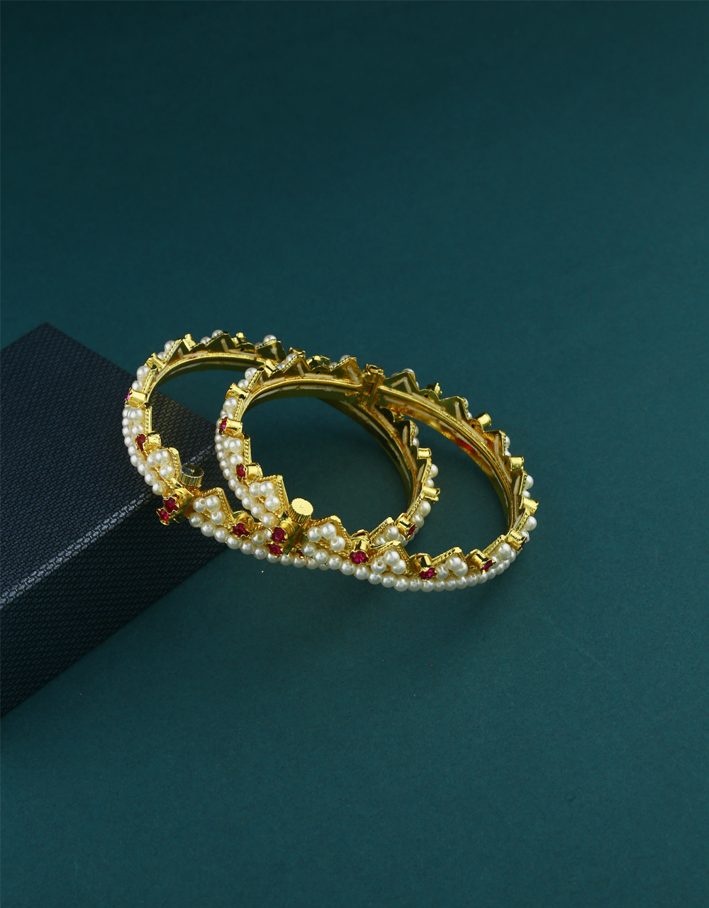Get wide variety of silk thread bangles design online at lowest cost by Anuradha Art Jewellery.