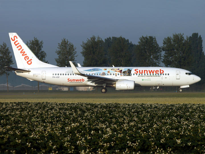 B737-800 PH-HSF 