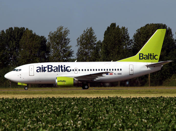 B737-500 YL-BBE