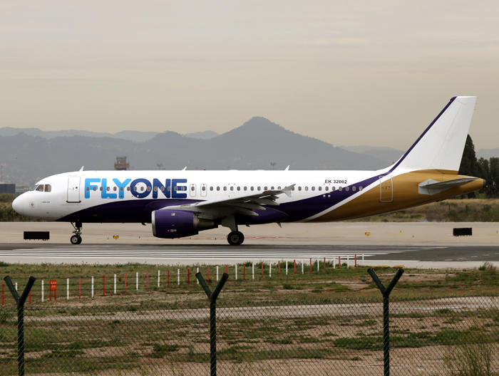 A320 EK-32002