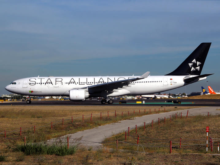 Airbus A330-200 CS-TOH