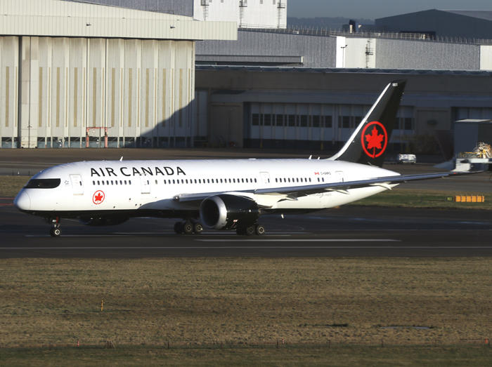 B787-800 C-GHPQ