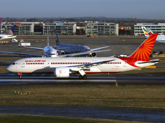 B787-800 VT-NAA