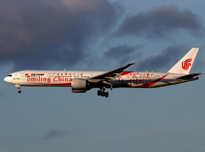 B777-300 B2035 