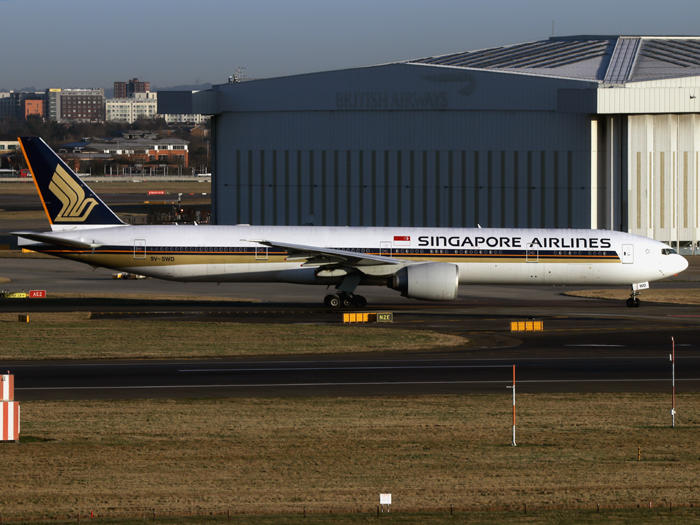 B777-300 9V-SWD 