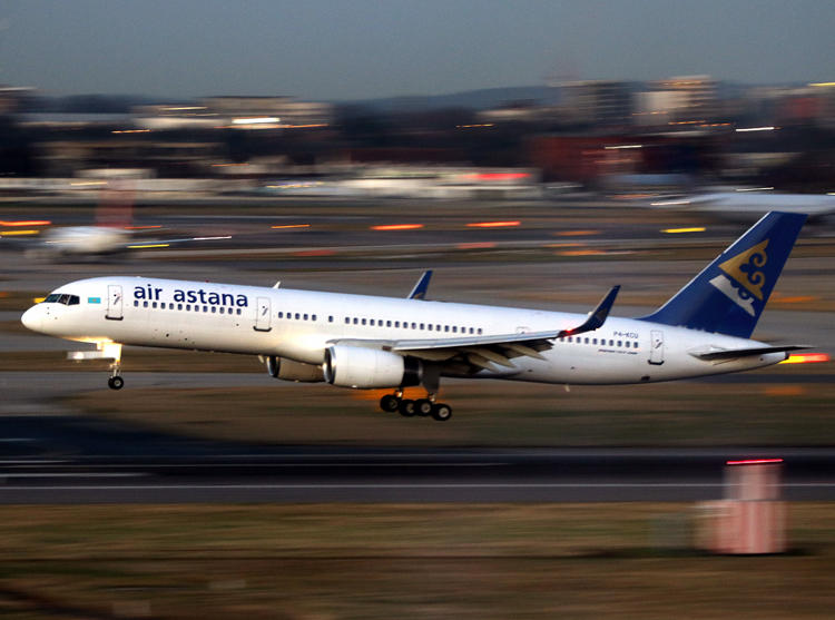 B757-200 P4-KCU 