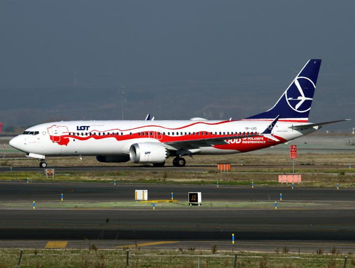 B737-800 SP-LVD