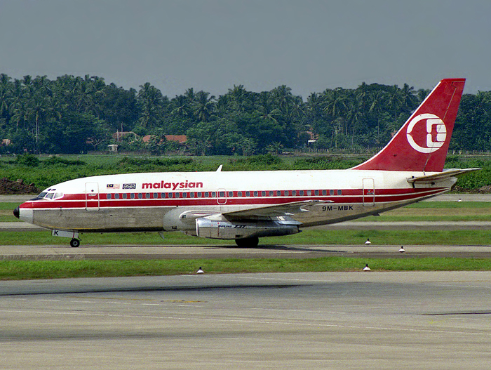 B737-200 9M-MBK