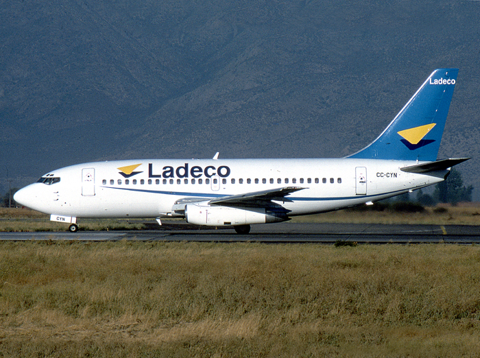 B737-200 CC-CYN
