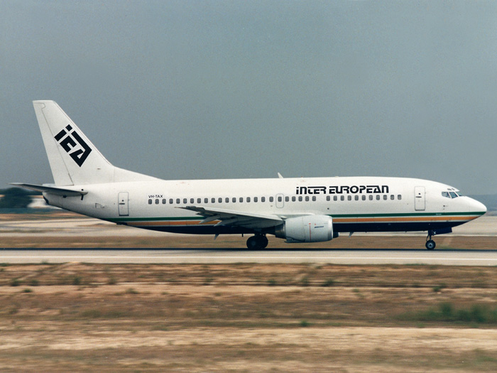 B737-300 VH-TAX 