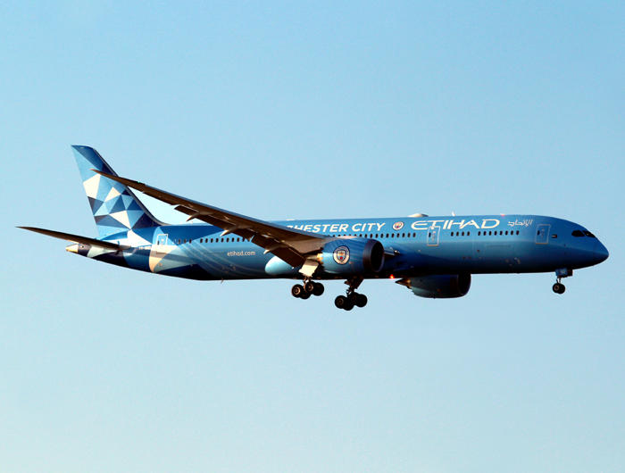 final for 09R at Heathrow in this special livery