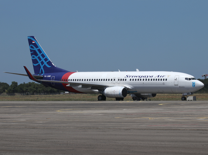 Boeing 737-800 PK-CMR 