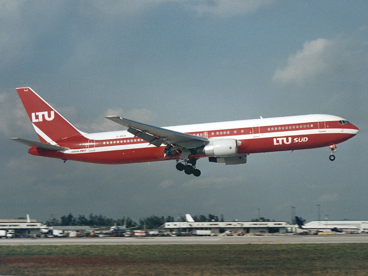 B767-300 D-AMUR