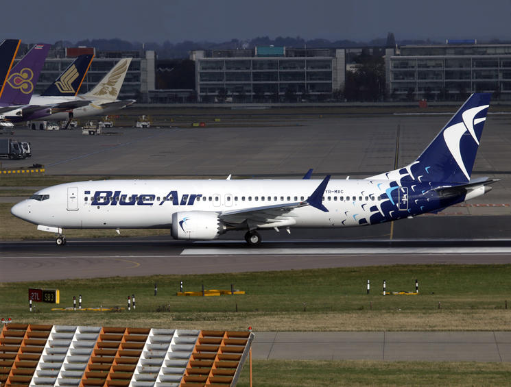B737-800 MAX YR-MXC