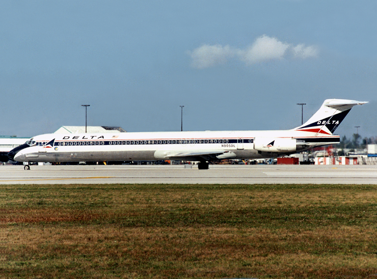 MD88 N905DL
