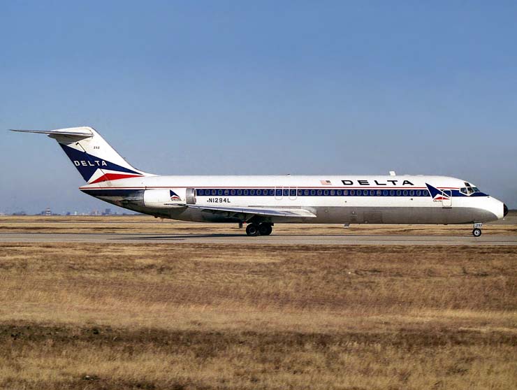 Douglas DC9-30 N1294L 