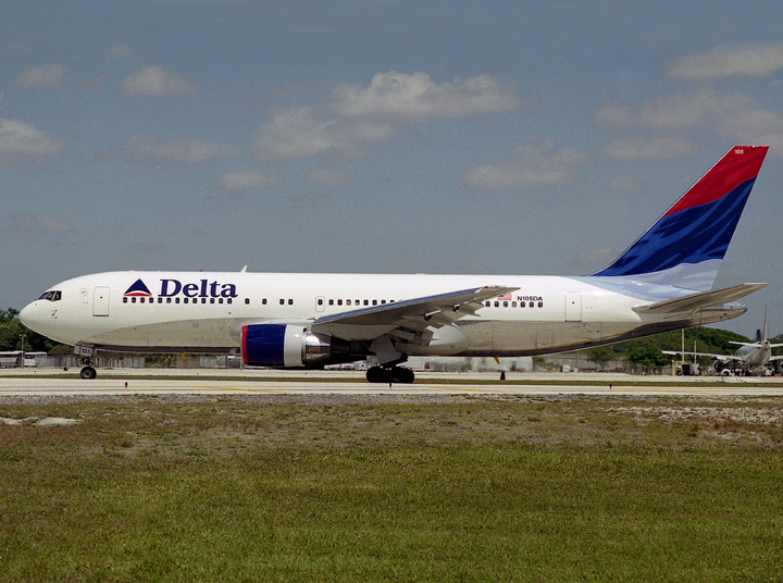 B767-200 N105DA