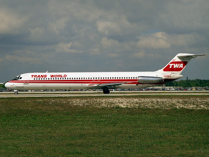 N418EA (FLL) fb.jpg