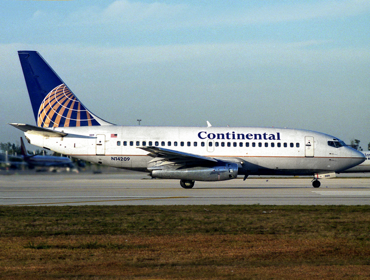 Boeing 737-130 N14209 