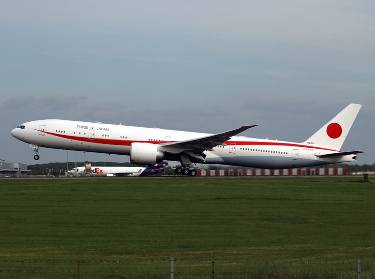 B777-300(ER) 80-1111