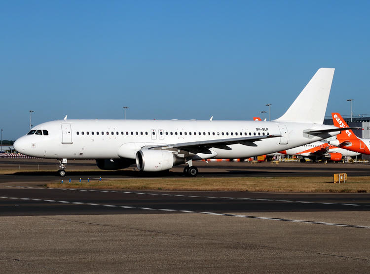 Opf EZY at LGW