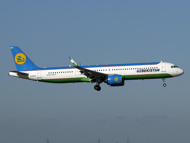 Pretty and new, for 09L at LHR