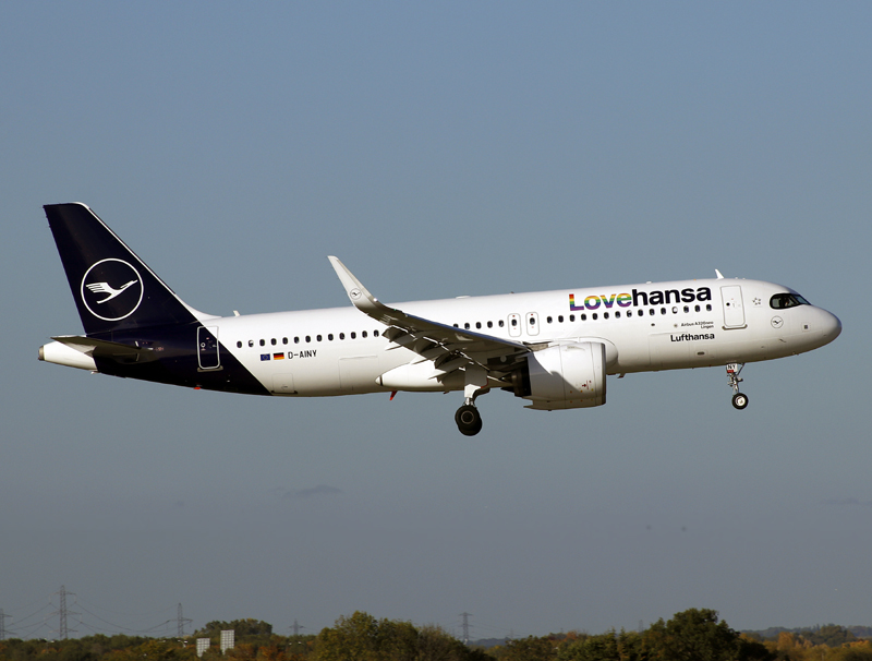 D-AINY (LHR 18-10-22) FB.jpg