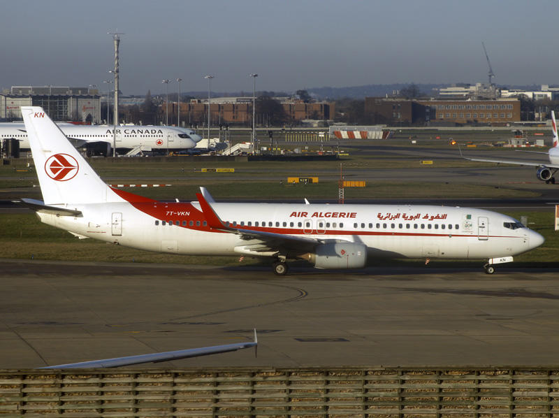 B737-800 7T-VKN
