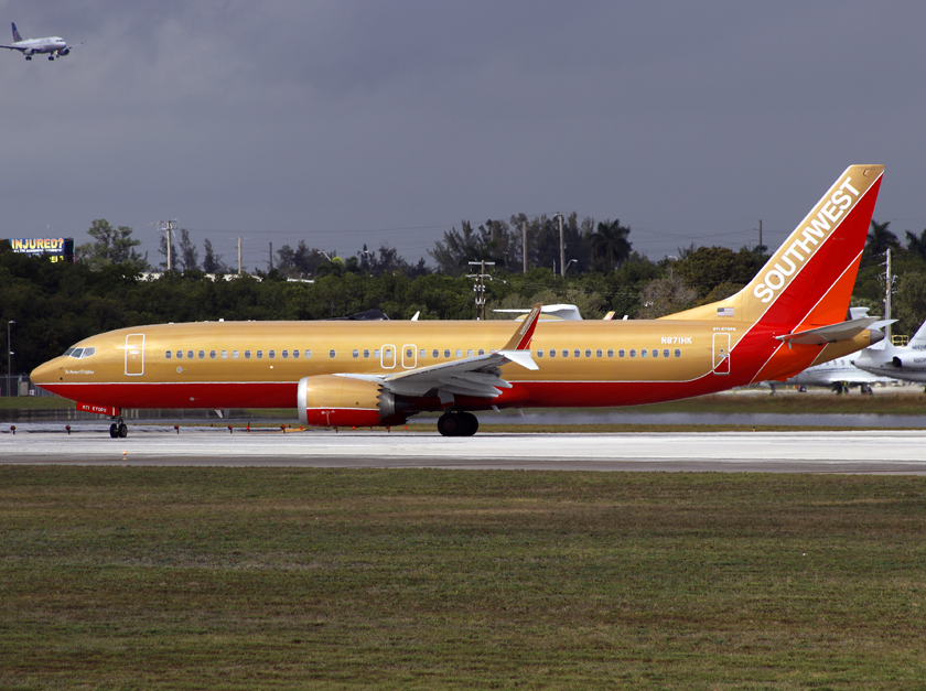 B737 MAX-8 N871HK 