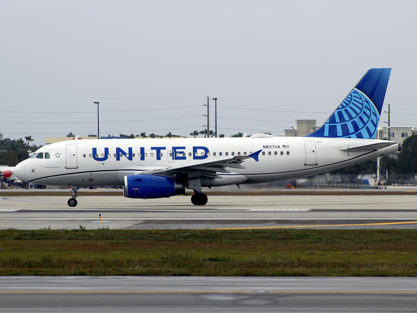 A319 N837UA