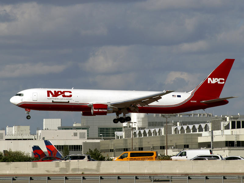 B767-300(F) N565NC