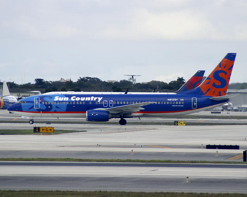B737-800(WL) N813SY