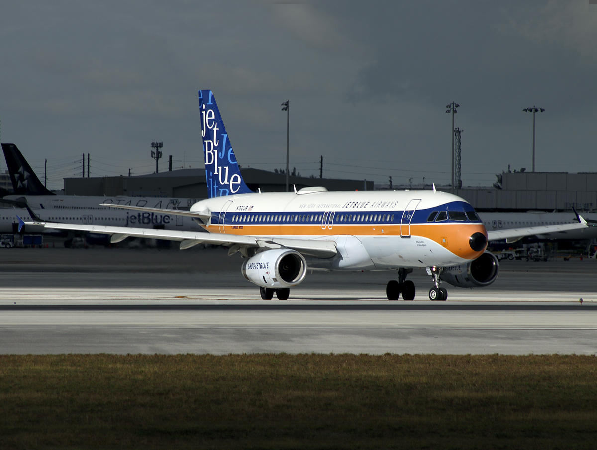A320 N763JB 
