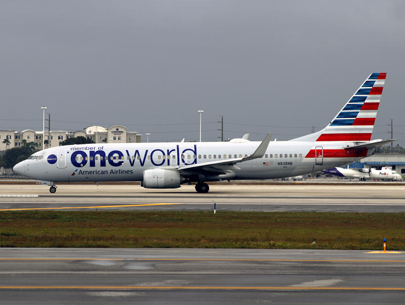 B737-800 N838NN