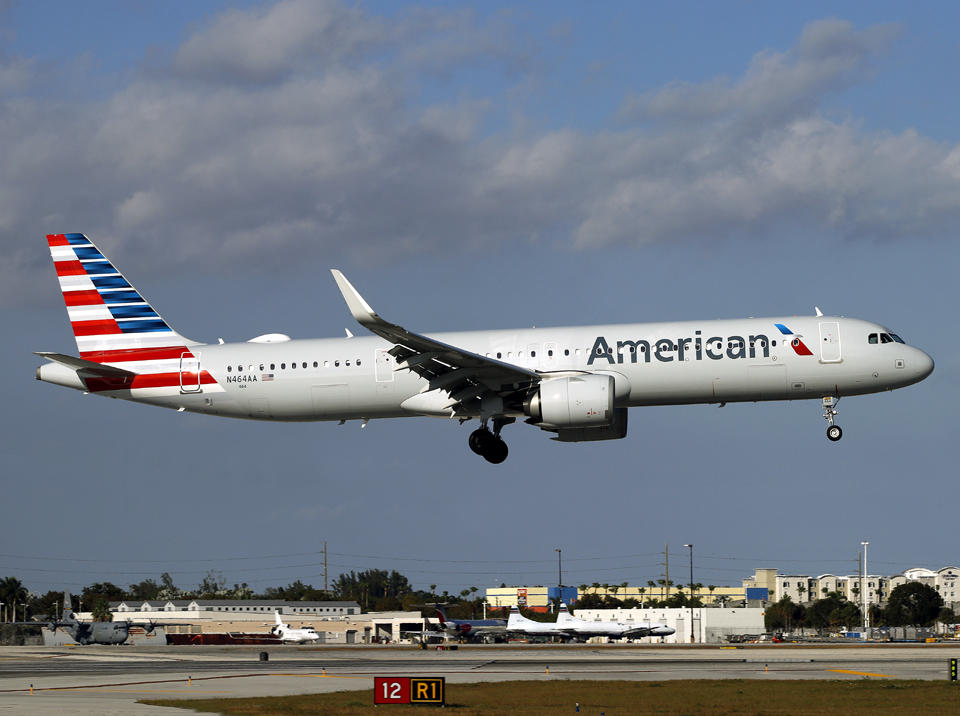 A321 N464AA 