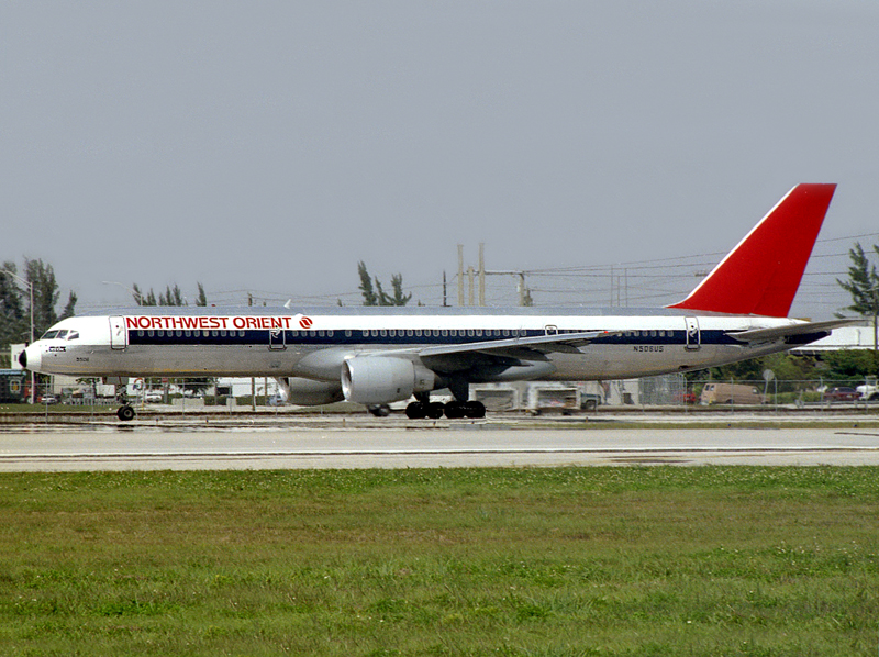 N506US (MIA 87) fb.jpg