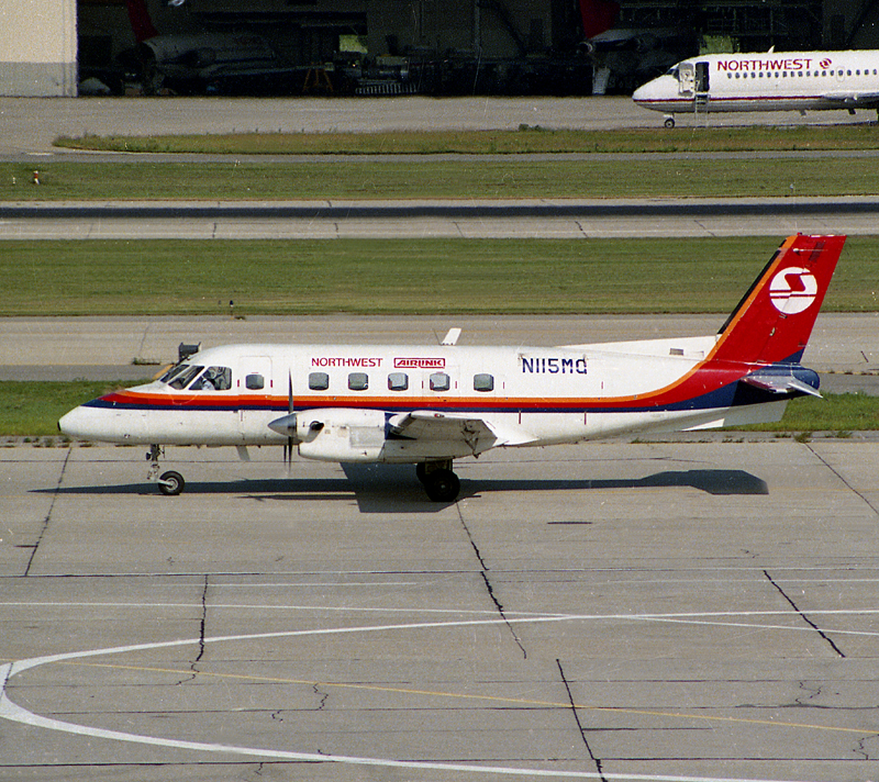 N115MQ (DTW 88) fb.jpg