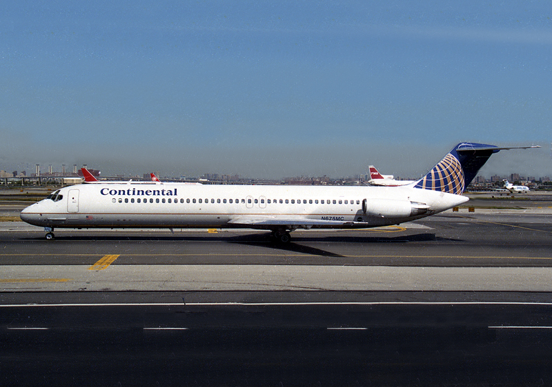 DC9-50 N675MC