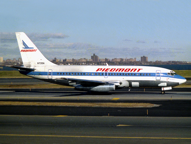 B737-200 N735N
