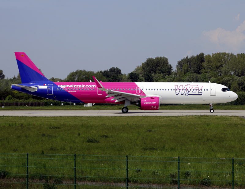 D-AVZZ 11370 9H-WDQ