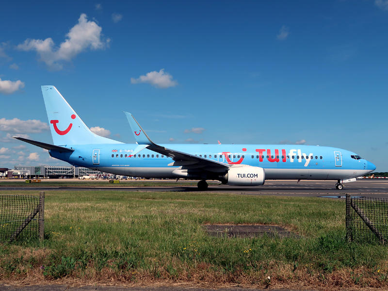 Previous livery @ LGW