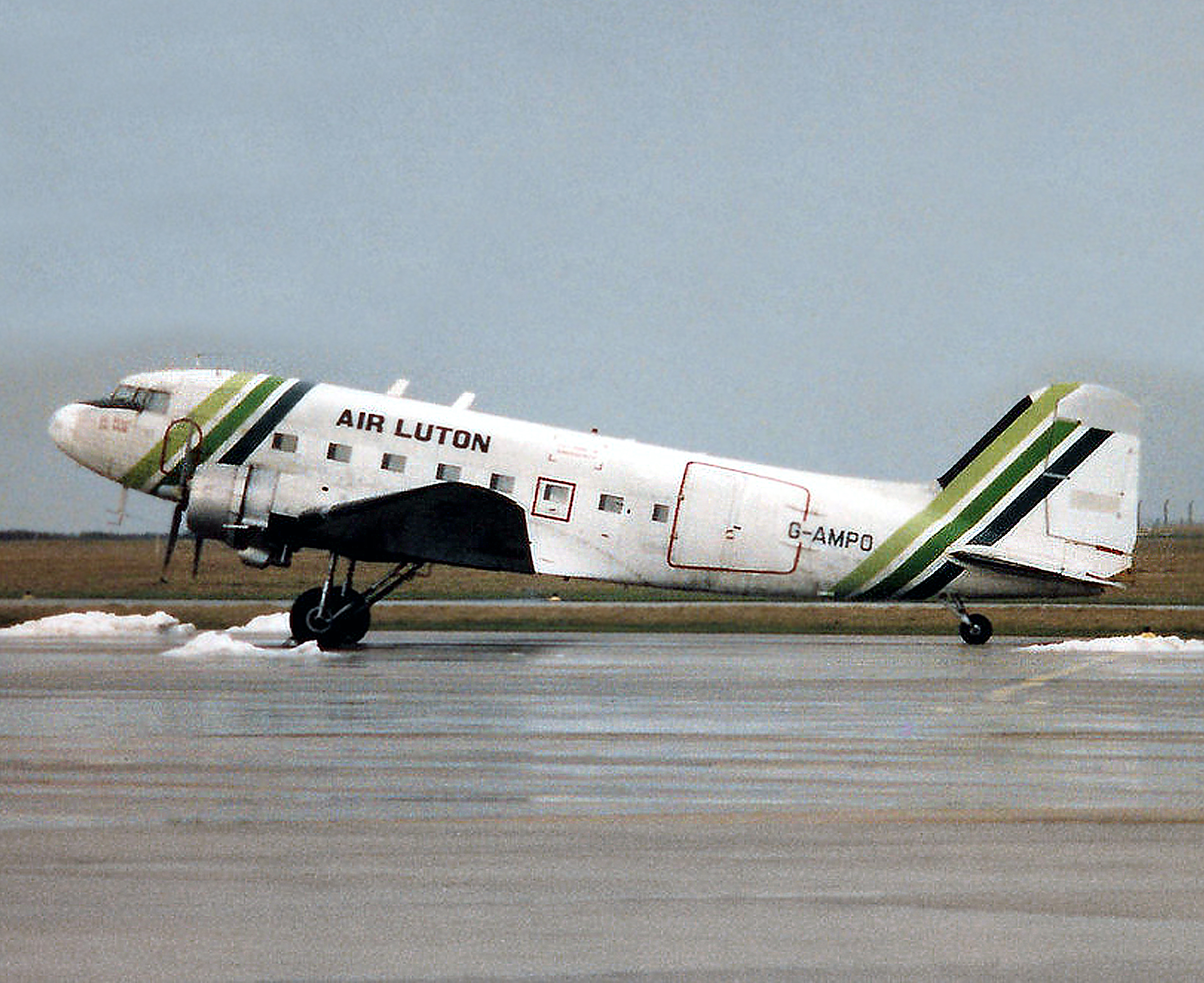 DC3 G-AMPO 